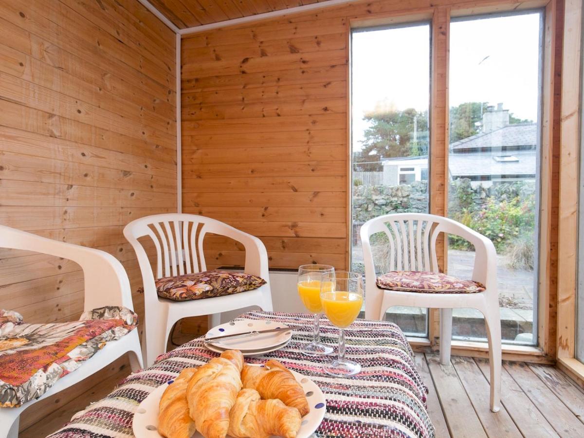 Pass The Keys Comfortable Stone Built Cottage In Menai Bridge Esterno foto